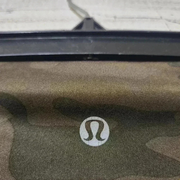 Lululemon Camo Leggings, Size 8 - Picture 6 of 9